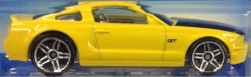 2005 Ford Mustang GT - Faster Than Ever toy car collectible - Main Image 2