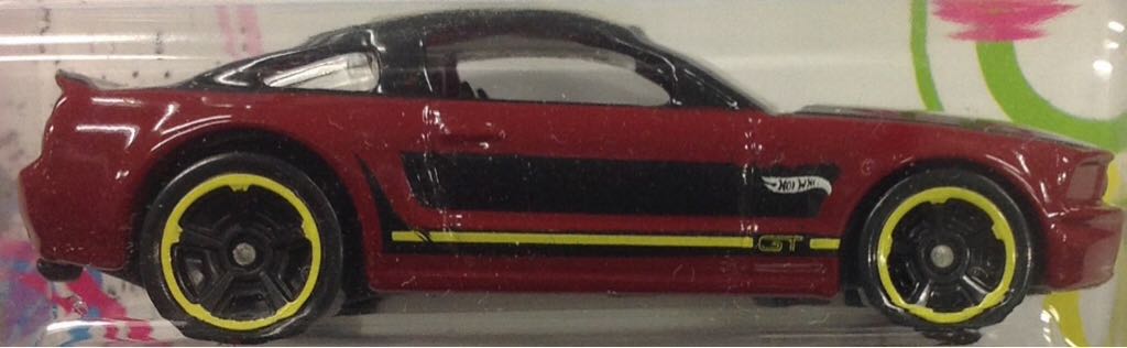 2005 Ford Mustang GT - The ’00s toy car collectible - Main Image 2