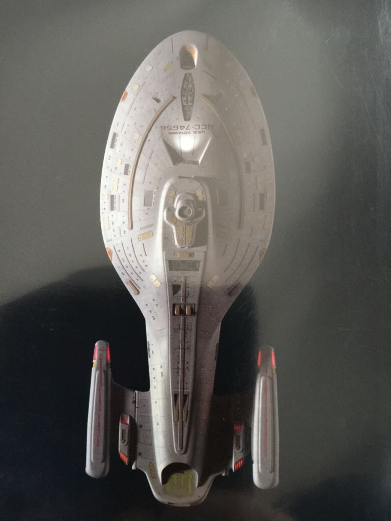 U.S.S. Voyager NCC-74656 - The Official Starships Collection toy car collectible - Main Image 2