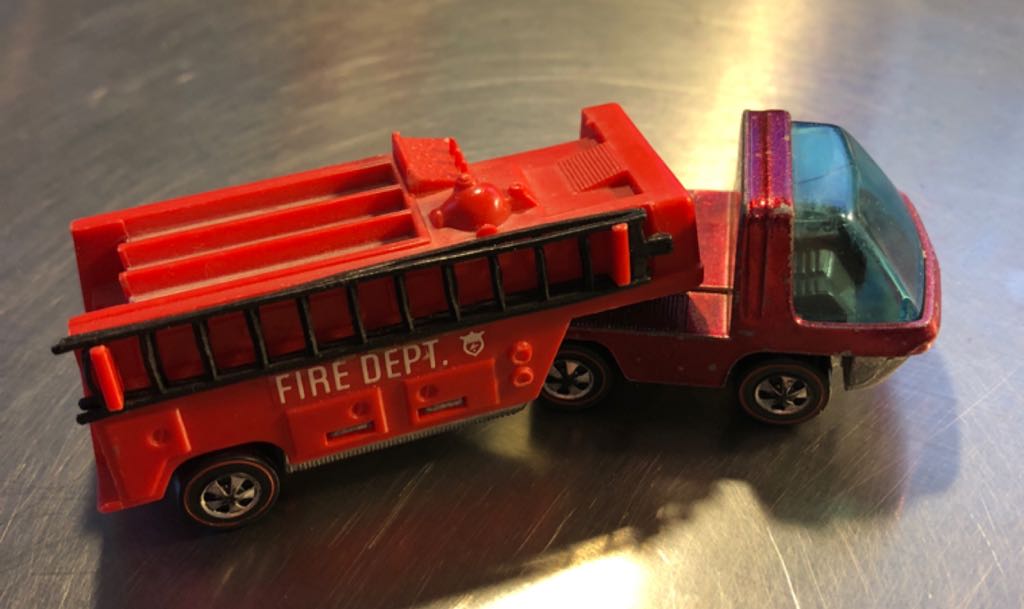 Fire Engine - HW Heavyweights toy car collectible - Main Image 2