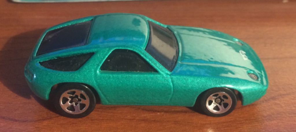 Porsche 928  toy car collectible - Main Image 1