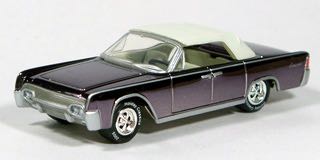2005 Johnny Lightning Christmas: 1961 Lincoln Continental - 2005 Johnny Lightning Christmas toy car collectible - Main Image 1