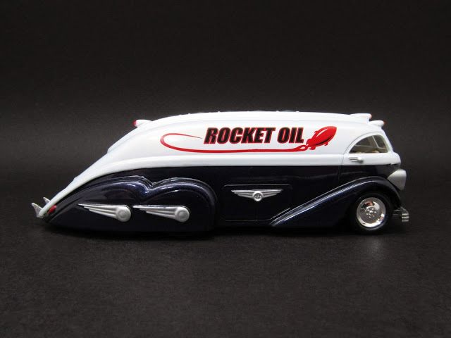 2005 Johnny Lightning Chritmas: 1948 Tucker Torpedo