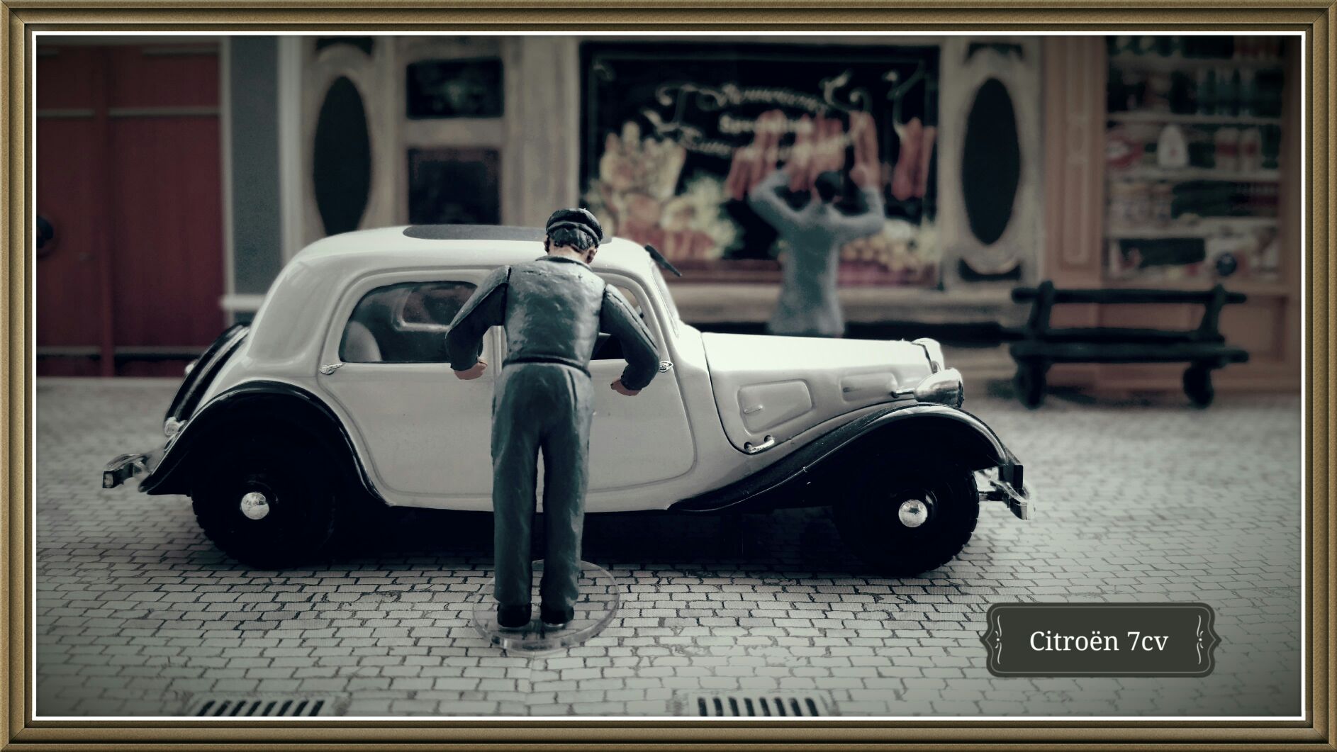 Citroën Traction 7cv - La Saga Des Tractions toy car collectible - Main Image 2