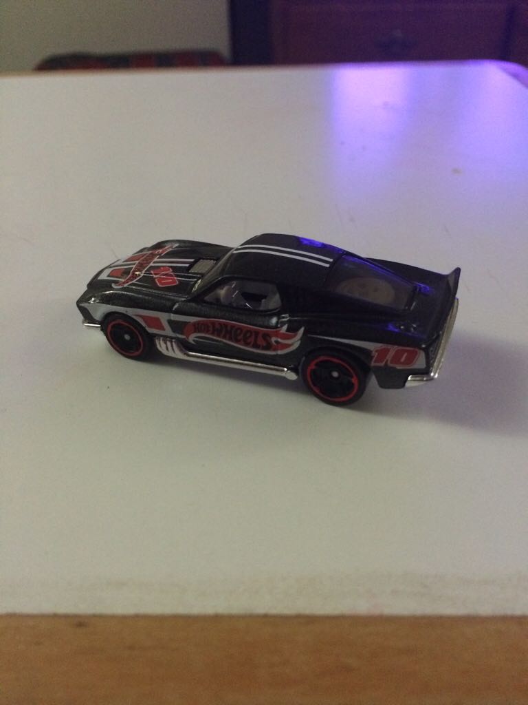 Blvd Bruiser - Hot Wheels 3 toy car collectible - Main Image 2