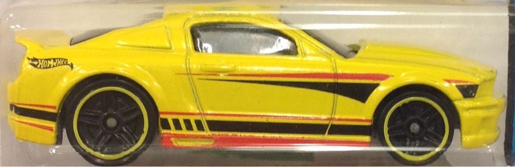 ’07 Ford Mustang  - HW City - 2015 Mustang toy car collectible - Main Image 2