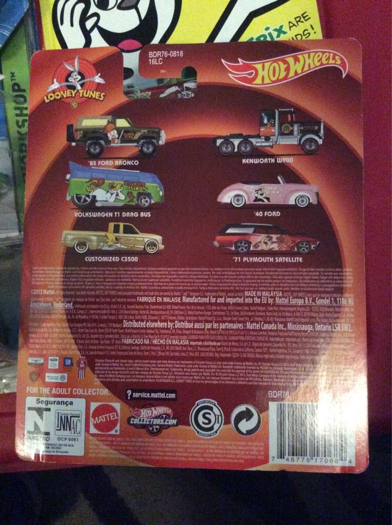 Hot Wheels Premium - 2014 - HW Pop Culture - Looney Tunes toy car collectible - Main Image 2
