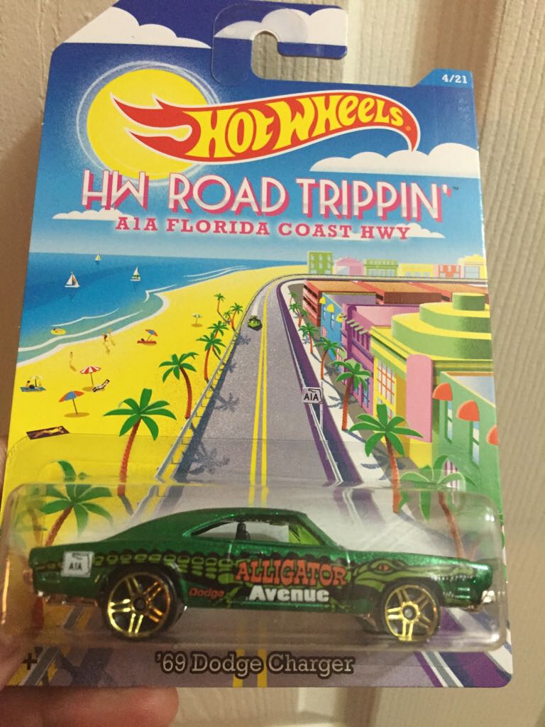 69 Dodge Charger - 2015 HW Road Trippin’ toy car collectible - Main Image 1