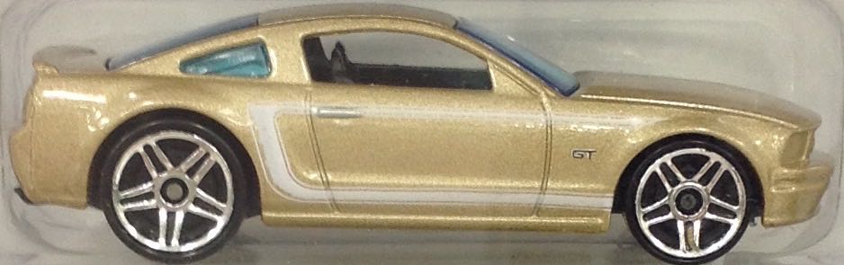 ’05 Mustang GT - Mustang 5-Pack toy car collectible - Main Image 2