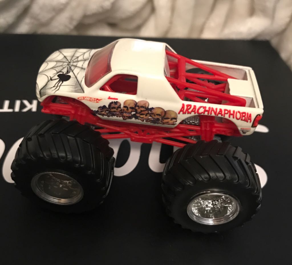 Monster Jam Arachnaphobia - Monster Jam toy car collectible - Main Image 2