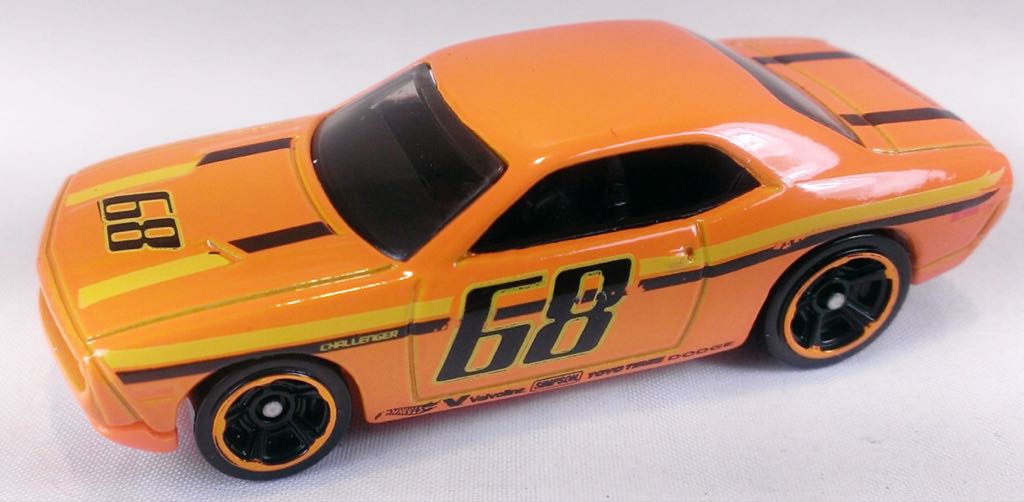 2005 Dodge Challenger Concept - HW Workshop: Muscle Mania toy car collectible - Main Image 2