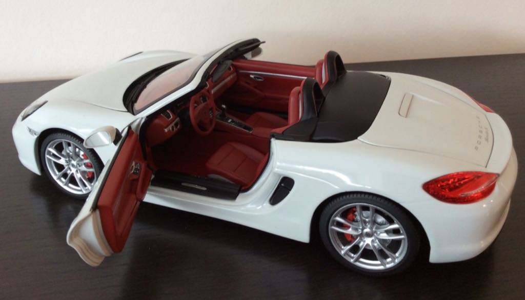 Porsche Boxster S ’14 - Minichamps toy car collectible - Main Image 2