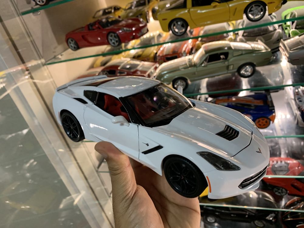 Chevrolet Corvette Stingray - Maisto - Special Edition toy car collectible - Main Image 3