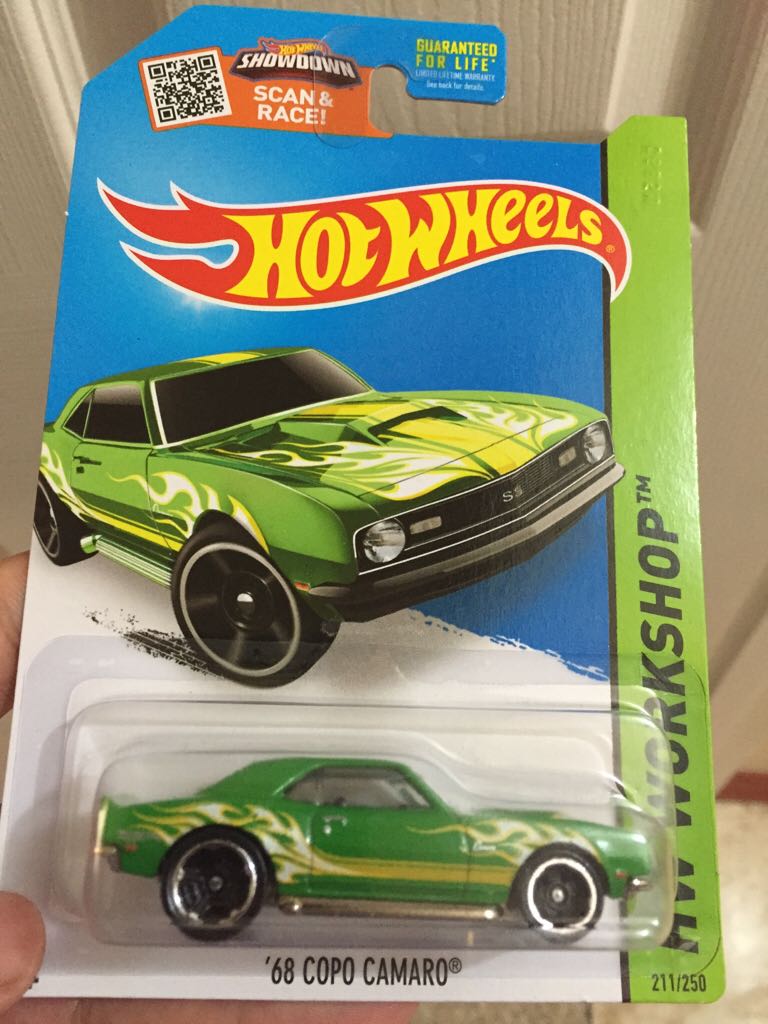 2005 Johnny Lightning Christmas: 1965 Buick Riviera