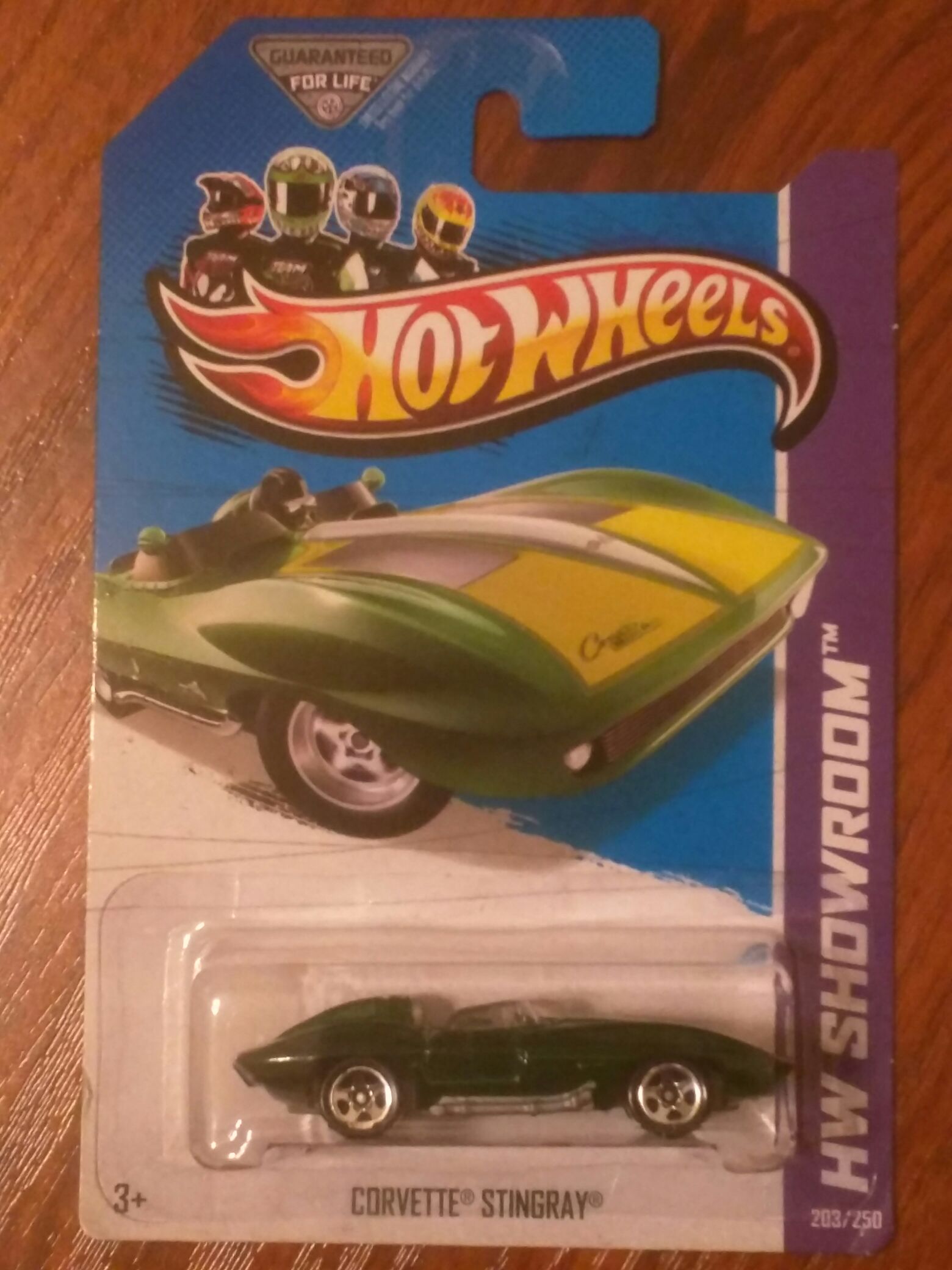 Corvette Stingray - HW Showroom toy car collectible - Main Image 1