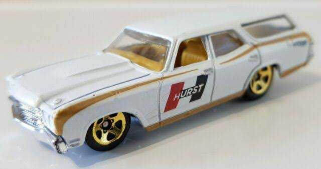 1970 Chevelle SS Wagon - HW Workshop: HW Performance toy car collectible - Main Image 2