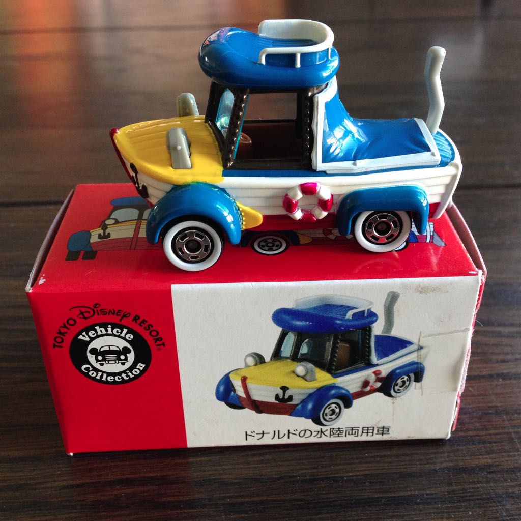 TOMICA DVC - DONALD DUCK BOAT - Disney Vehicle Collection toy car collectible - Main Image 1