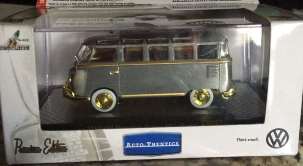 1959 VW Microbus Deluxe USA Model - M2 VW Auto-Thentics toy car collectible - Main Image 1