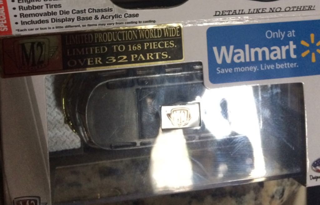 1959 VW Microbus Deluxe USA Model - M2 VW Auto-Thentics toy car collectible - Main Image 2