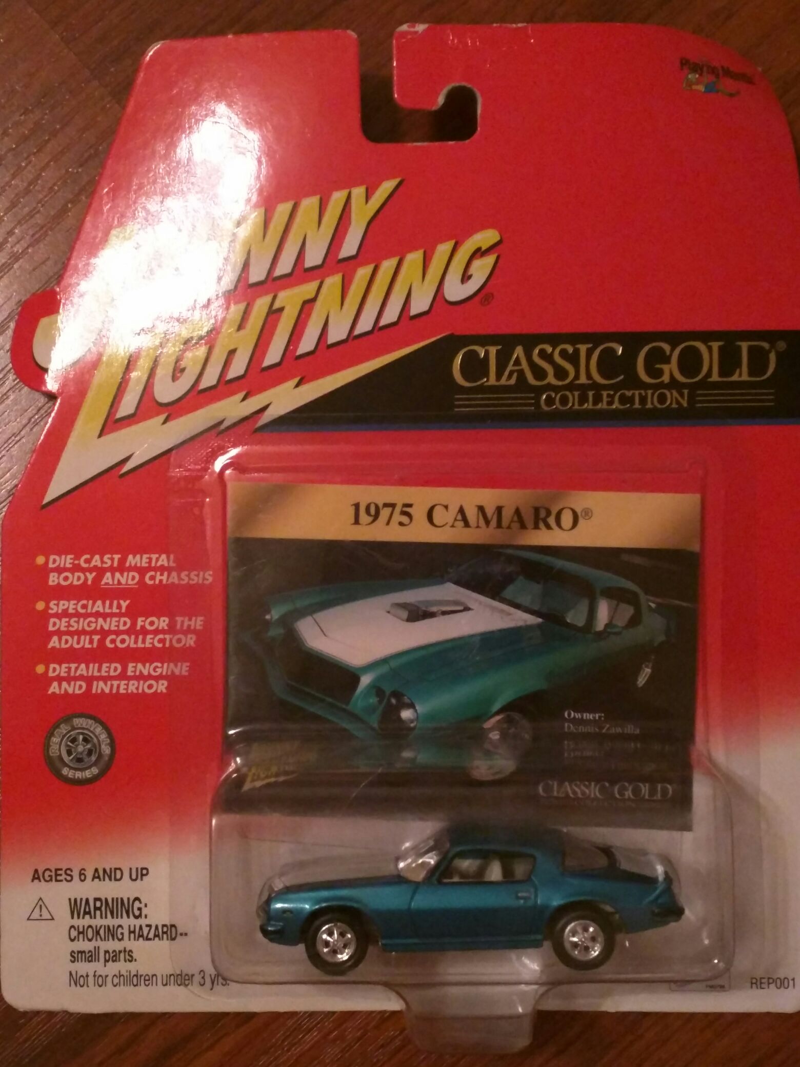 Johnny Lightning 1975 Camaro - Classic Gold Collection toy car collectible - Main Image 1