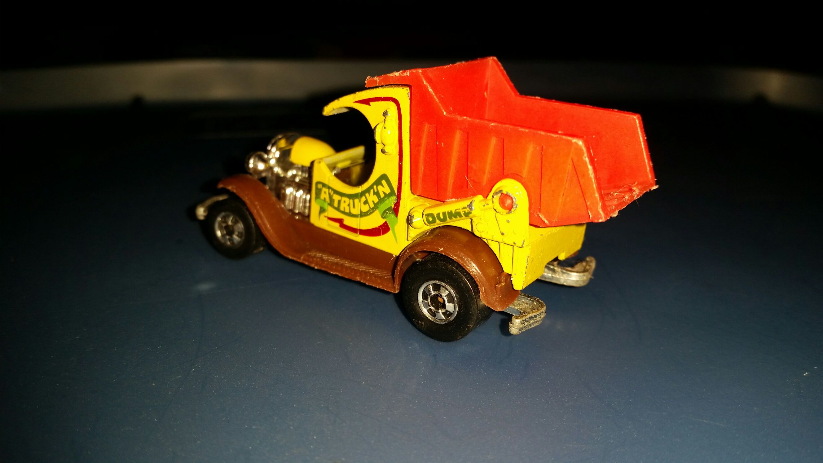 A Truck’in Dump Truck  toy car collectible - Main Image 2