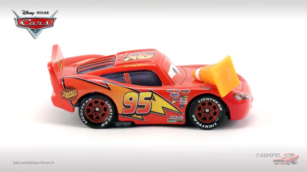 Lightning McQueen with Cone - (2010 - Final Lap) SINGLES (172) toy car collectible - Main Image 3