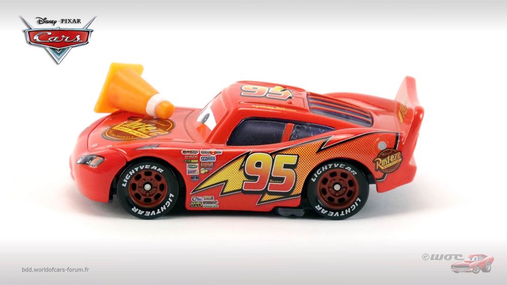 Lightning McQueen with Cone - (2010 - Final Lap) SINGLES (172) toy car collectible - Main Image 4
