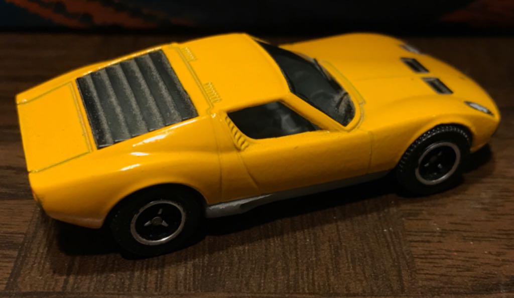 Lamborghini Miura P400 S - Mainline - Heritage Classics toy car collectible - Main Image 2