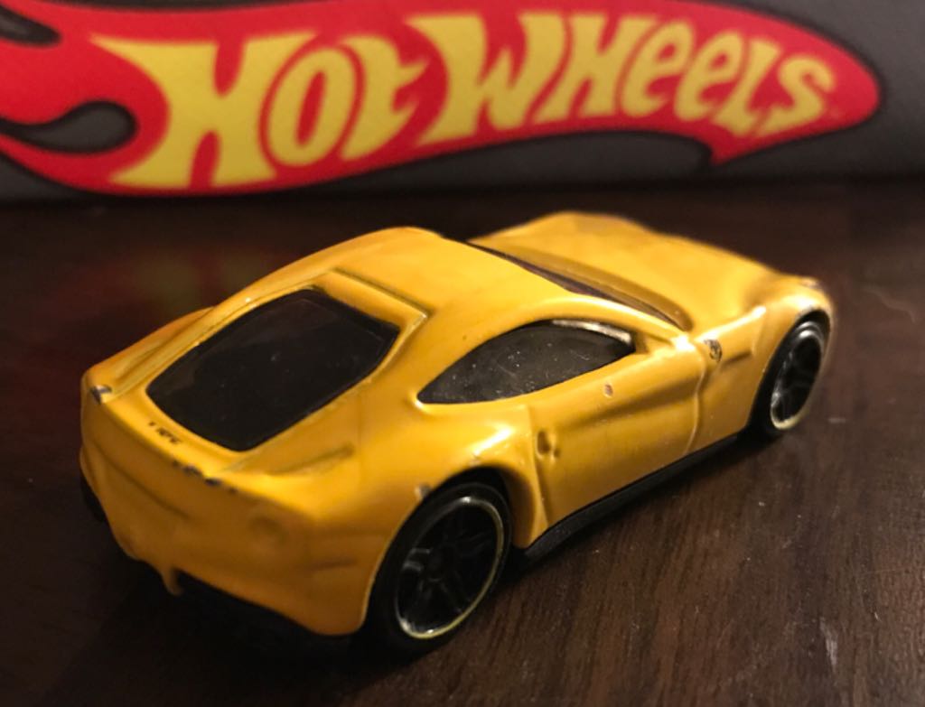 Ferrari F12 Berlinetta - ’14 HW City toy car collectible - Main Image 2