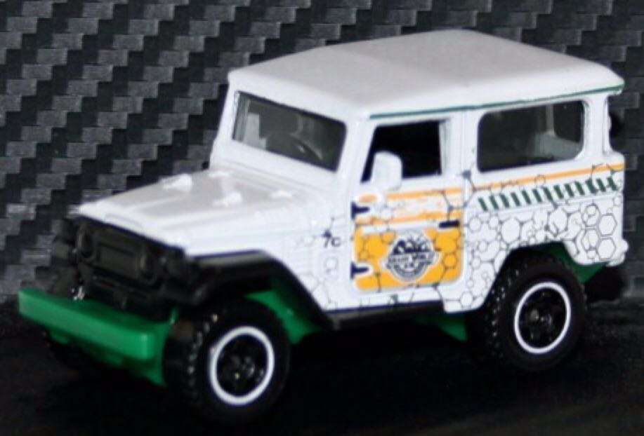 Toyota Land Cruiser - Jurassic World toy car collectible - Main Image 2