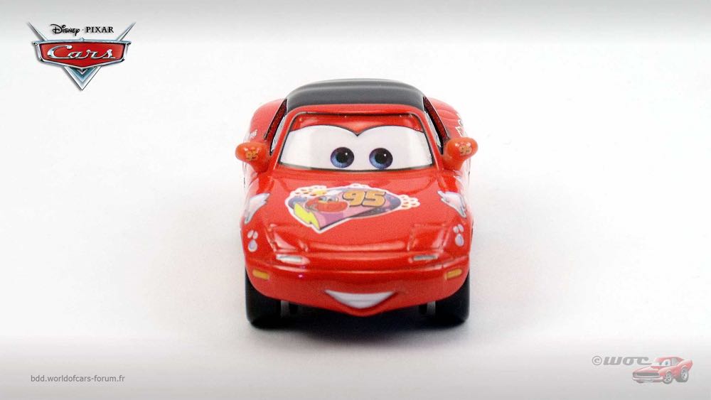 Mia - (2008 - World of Cars) MOVIE MOMENTS (45) toy car collectible - Main Image 3