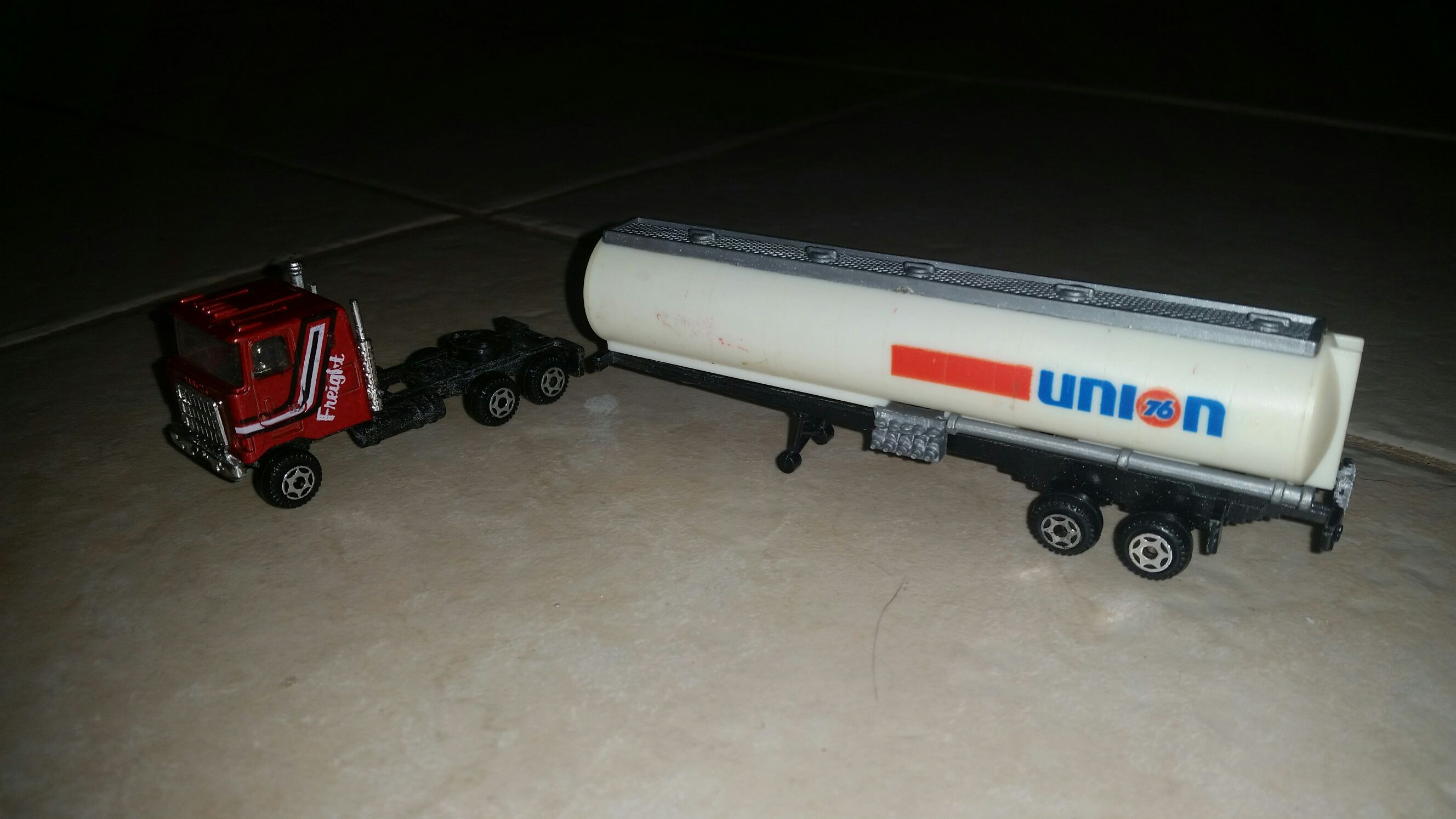 Union 76 truck and trailer  toy car collectible - Main Image 2