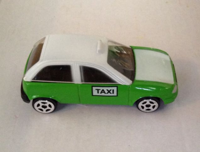 Taxi Chico Verde Ecologico Chevy - Gashaball toy car collectible - Main Image 2