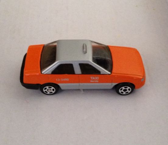 Taxi Mediano Tsuru Merida  - Gashaball toy car collectible - Main Image 2