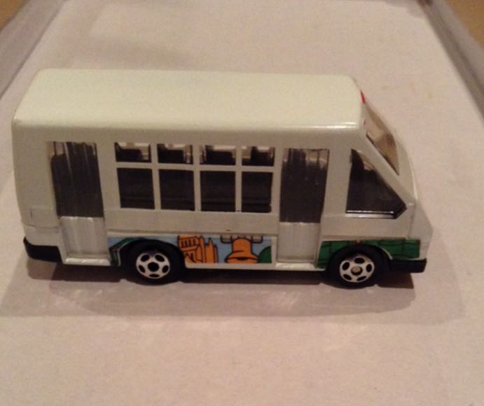 Micro Bus Pueblo Magico San Miguel De Allende - Gashaball toy car collectible - Main Image 2