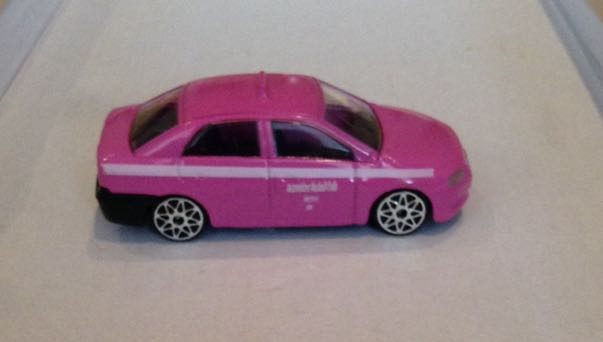 Taxi Mediano Jetta Rosa Internacional  - Gashaball toy car collectible - Main Image 2