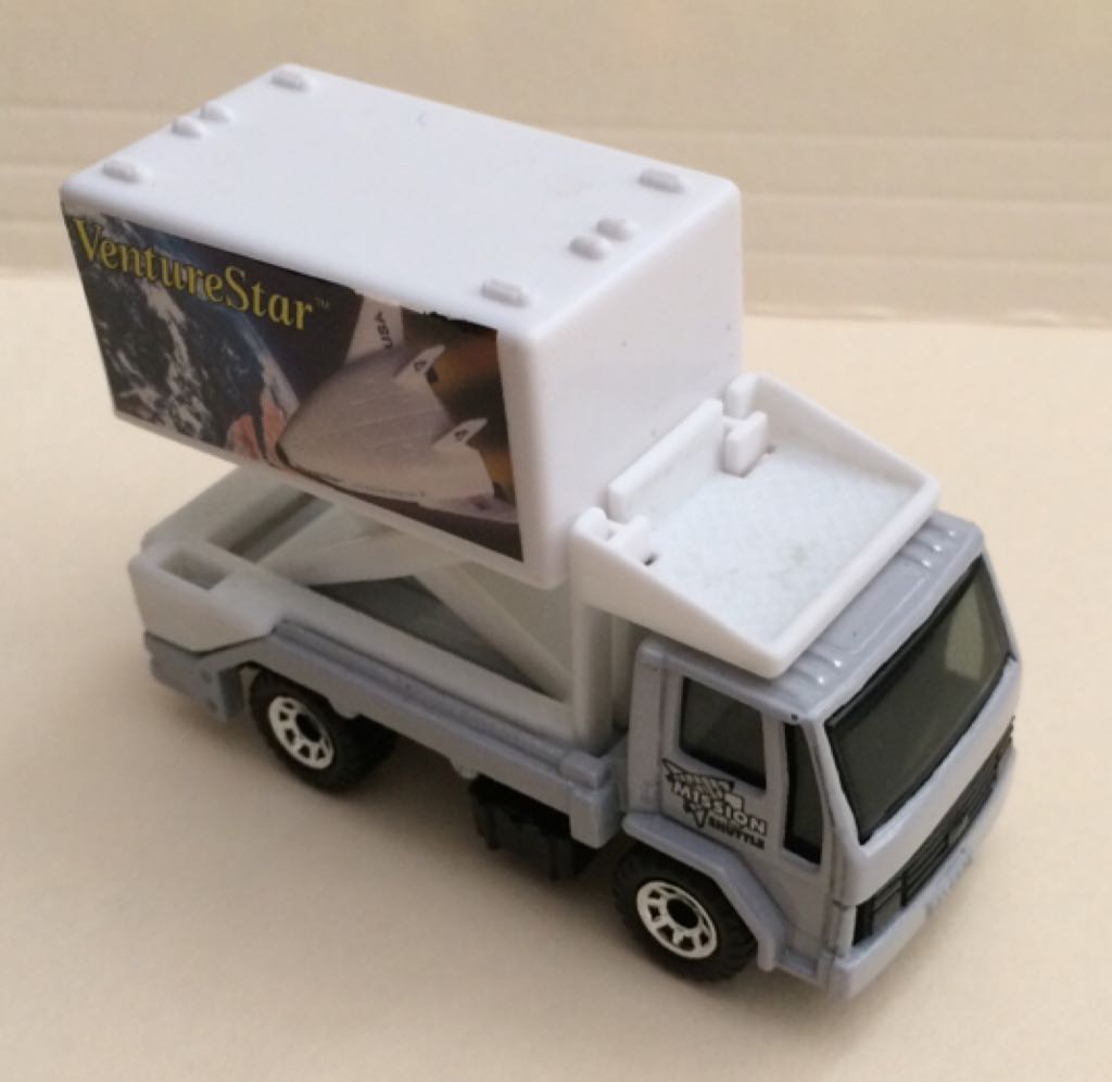 Scissor Truck - Airport toy car collectible - Main Image 1