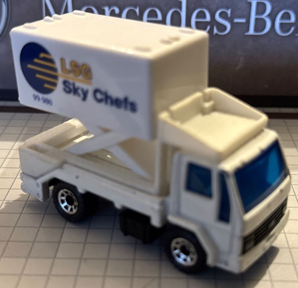 Scissor Truck - Airport toy car collectible - Main Image 2