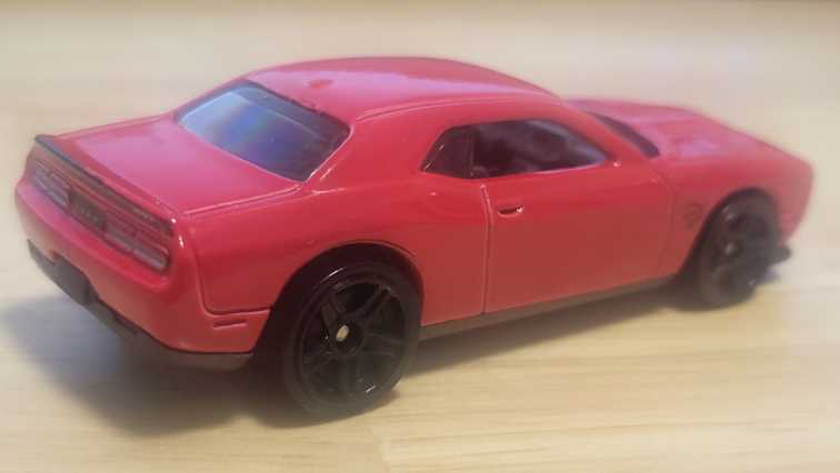 10/10 ‘15 Dodge Challenger SRT - 2015 - HW Workshop - Muscle Mania toy car collectible - Main Image 2