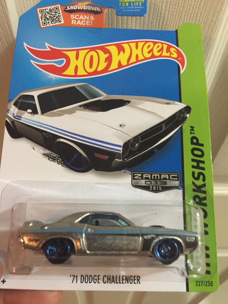 DREAM TOMICA - Pikachu Inazuma Yellow