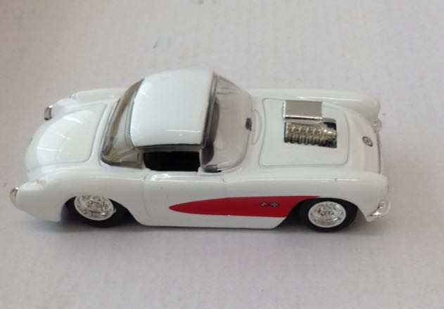 1957 Corvette Blanco Con Franja Roja Motor Expuesto - Jada Toys toy car collectible - Main Image 2