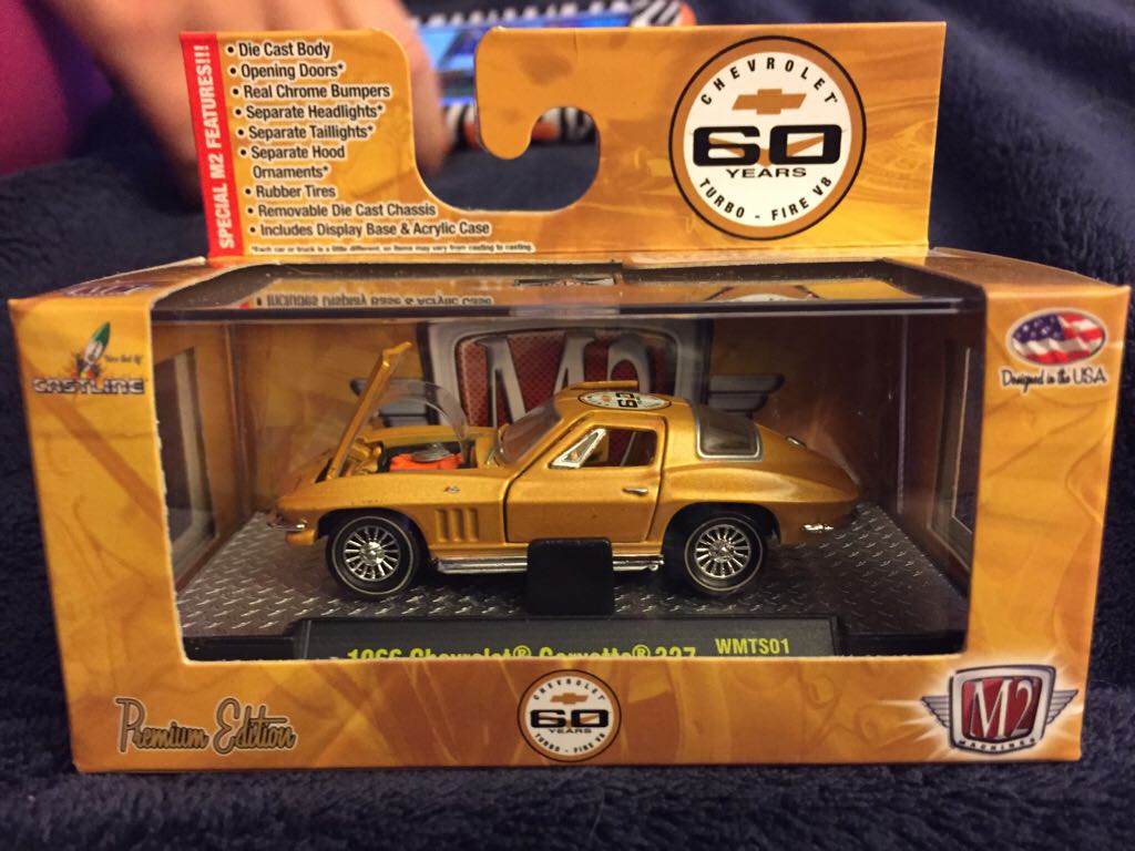 Camioneta Bad Habit Naranja Llantas Gigantes