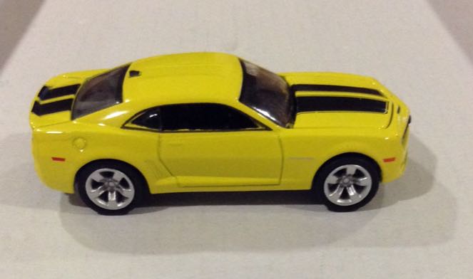 Camaro 2011 Amarillo - Green Light toy car collectible - Main Image 2
