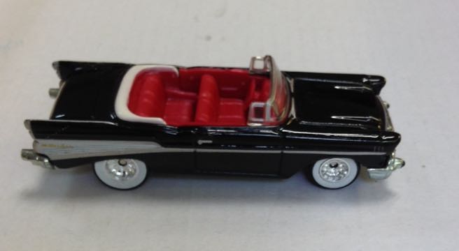 Chevy Bel Air Convertible 1957  - Hot Wheels toy car collectible - Main Image 2