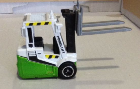 Monte Cargas Power Lift - Matchbox toy car collectible - Main Image 2