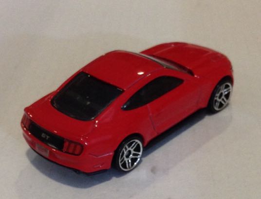 2015 Ford Mustang GT Rojo - Hot Wheels toy car collectible - Main Image 2