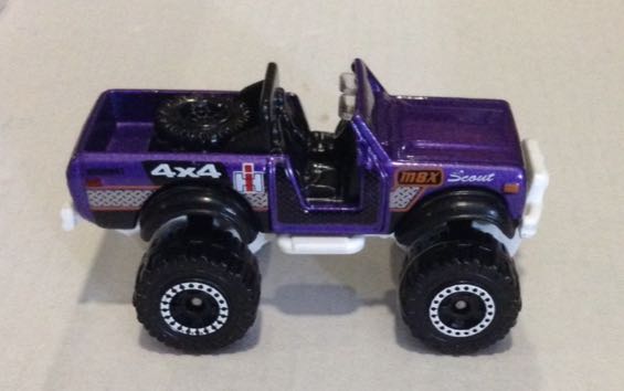Camioneta 4x4 Scout Internacional Morada - Hot Wheels toy car collectible - Main Image 2