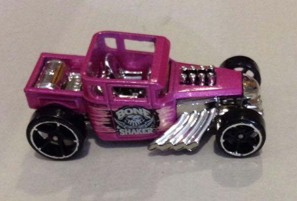 Bone Shaker Rosa - Hot Wheels toy car collectible - Main Image 2
