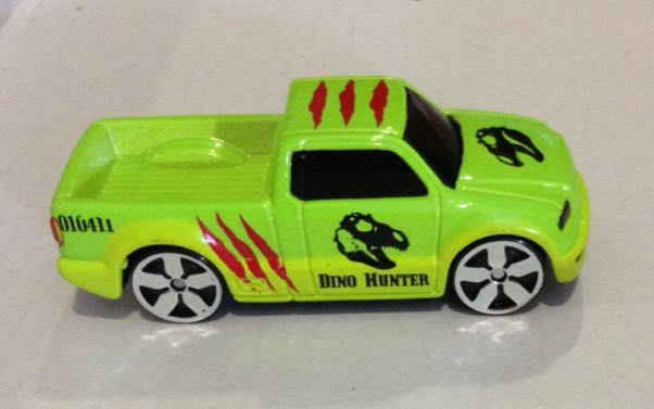 Camioneta Pick Up Dino Hunter Verde - Maisto toy car collectible - Main Image 2