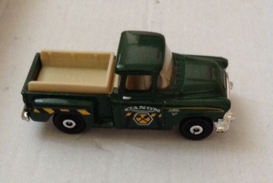 1957 GMC Stepside Verde Oscuro - Matchbox toy car collectible - Main Image 2